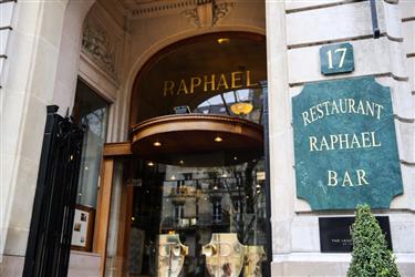 Hotel Raphael