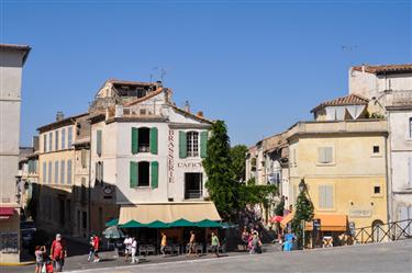 Arles Center