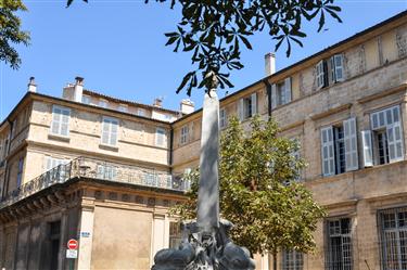 Fontaine des Quatre Dauphins