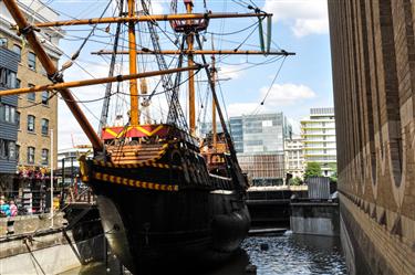 Golden Hinde