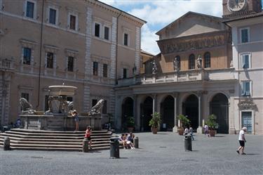 Piazza di Santa Maria in Trastevere