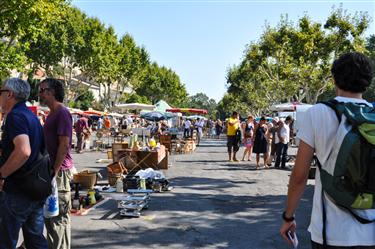 Villeneuve-les-Avignon Flea Market