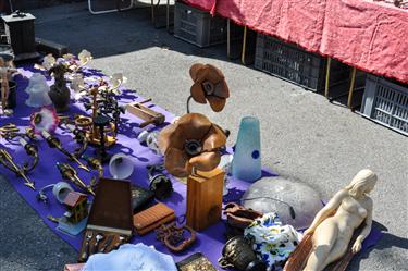 Villeneuve-les-Avignon Flea Market