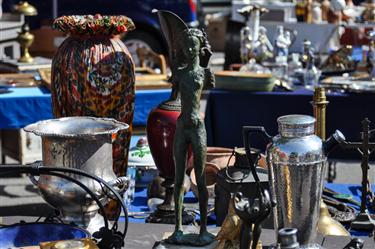 Villeneuve-les-Avignon Flea Market