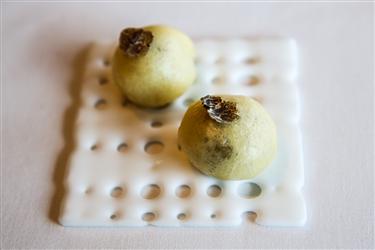 El Celler de Can Roca menu,  Brioche with black truffle