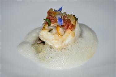 LE PRIEURE BLANC DE TURBOT CUIT TRES LENTEMENT FENOUIL FONDANT ET CROQUANT AU JUS DE COQUES DES ABERS